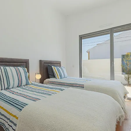 Casa Nova Da Azoia Hébergement de vacances *