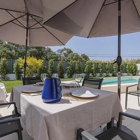 Casa Nova Da Azoia بيت للعطل